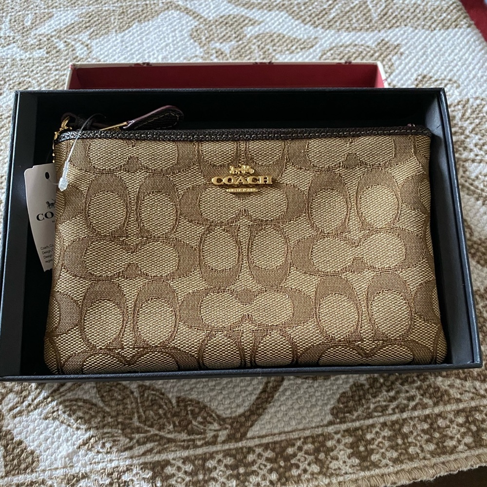 Large Corner Zip Wristlet In Signature Canvas